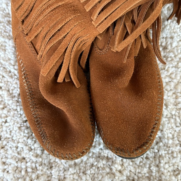 Minnetonka Fringe Boots - 9 - Picture 3 of 6